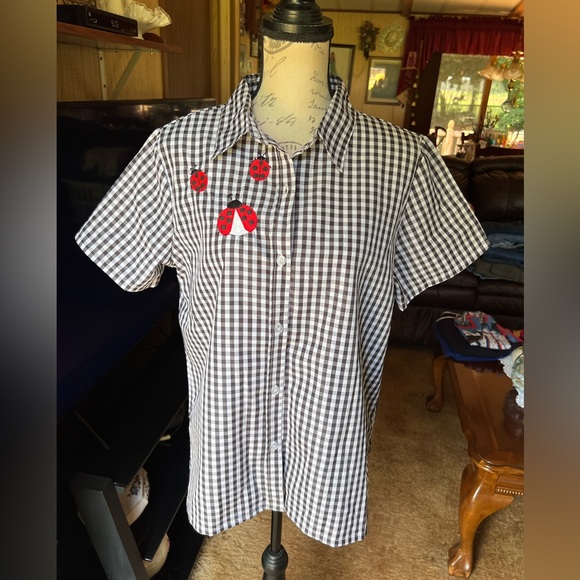 🐞Woman’s vintage checkered print with ladybug 🐞 patches button down blouse.🐞 - Picture 12 of 16
